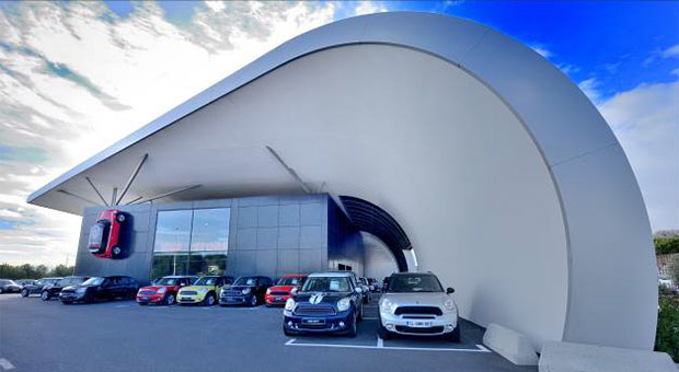 MASTERIMPACT®-RH de Promat : une solution de valorisation pour l'identité de la nouvelle concession BMW Mini de Montpellier - © Promat