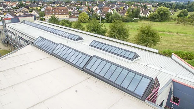 Les nouvelles verrières modulaires VELUX du collège Tomi Ungerer à Dettwiller : une rénovation énergétique réussie - © Velux