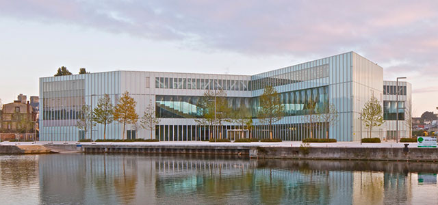 L'architecte vedette Rem Koolhaas inaugure une bibilothèque 