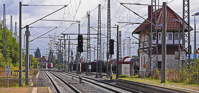 SNCF signe un contrat de 277 millions d'euros pour le remplacement de caténaires du RER C - Image d'illustration - © Pixabay