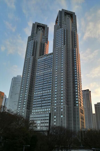 Siège du TMG, Shinjuku, Tokyo © 鋸香具師 via Wikimedia Commons - Licence Creative Commons