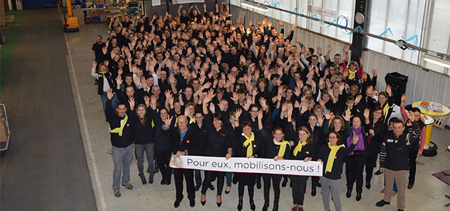 L’ensemble des salariés à Carquefou rassemblés pour fêter le 19 novembre «la Journée Mondiale des Toilettes» © Wirquin