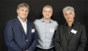 Partenaire s du nouveau plancher SB Intégral avec de gauche à droite : Pascal N avaud – Maisons Do minique Charles (44), Vincent Goyard , Responsable National Prescription KP1 et Jean P etion – Les Compagnons Constructeurs (21) © KP1