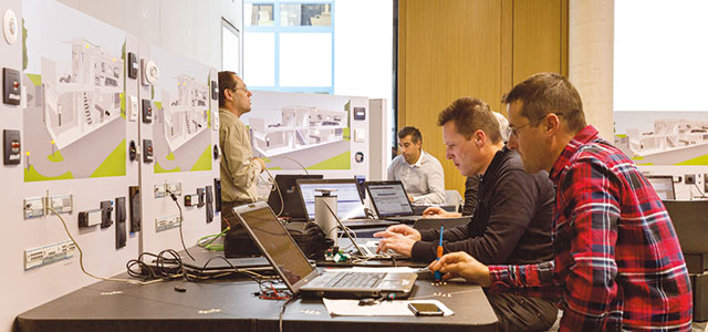 Une session de la formation KNX Advanced au Hager Forum à Obernai. © Hager