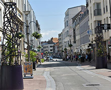 Le centre-ville de Boulogne-sur-Mer fleuri par douze balises Métal Vert