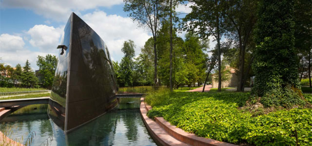 Chai du château Les Carmes Haut-Brion - © Philippe Starck