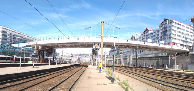 Vue depuis un quai de la gare pont Cardinet - © Arcadis