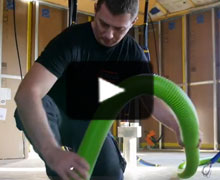 Installation d'une VMC double flux Brink sur le chantier d'une maison passive