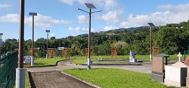 13 lampadaires solaires installés sur le cimetière de Saint-Claude - © Novea Energies