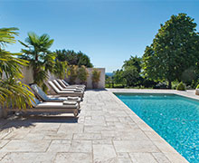 Bradstone et Carré d’Arc - Subtilités minérales au bord de l’eau