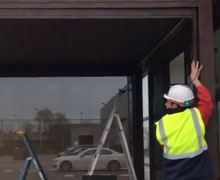 Montage d'un store vertical Wallis&Zip® pour toiture BSO&Pergola