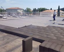 The new FOAMGLAS® T3 + insulates the roof of a military base in the Gard