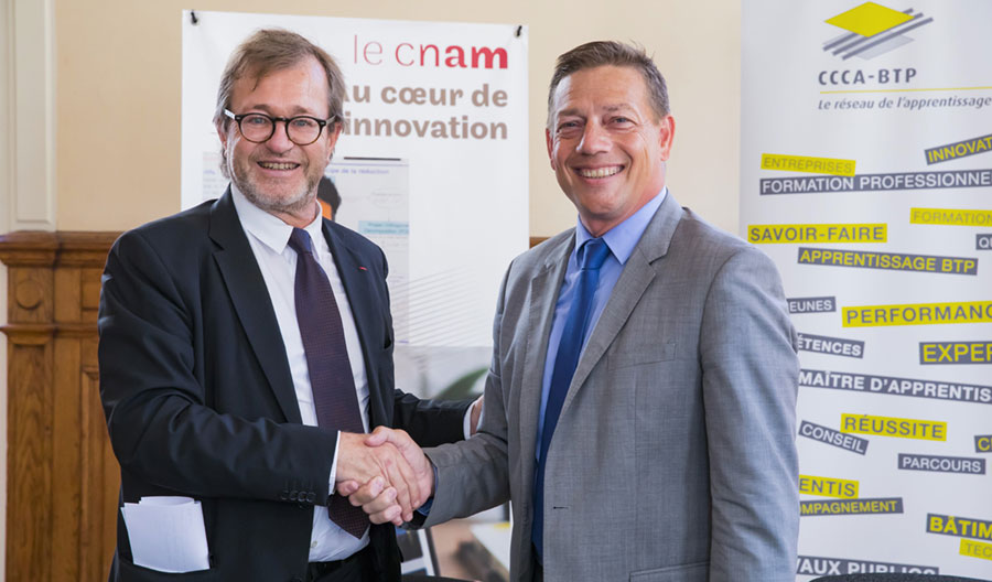 De gauche à droite : Olivier Faron, administrateur général du CNAM et Jean-Christophe Repon, président du CCCA-BTP. Crédit © Vincent Bourdon. 