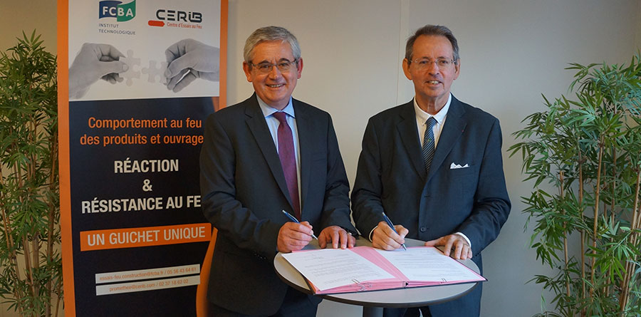 Photo des deux signataires : de gauche à droite : Gilles Bernardeau, directeur général du CERIB et Georges-Henri Florentin, directeur général du FCBA - © CERIB