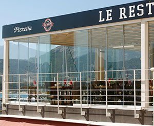 Les solutions Made in Italy KE pour un restaurant dans le port de Calvi, en Corse