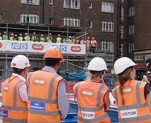 Livraison et installation d'un cyclotron sur le chantier de UCLH