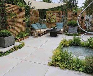 La collection de dallages et accessoires en Pierre reconstituée New York Bradstone évolue