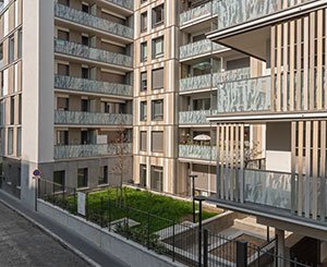 À Paris, un immeuble habillé de Trespa Meteon® décor bois fait dialoguer nature et ouvrage ferroviaire