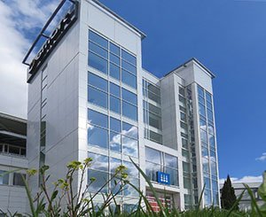 Le bardage Bluetek composite illumine les façades des tours de l'usine Smart a Hambach (57)