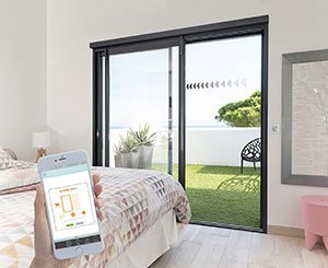 Somfy et le groupe Liébot connectent les baies coulissantes de la maison