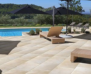 Lignes Béton Design et Décoratif des collections de dallages, pavés et accessoires de Carré d'Arc