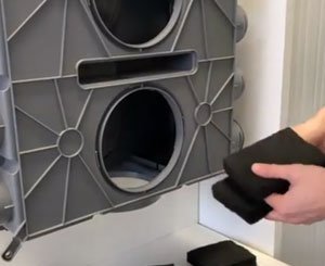 Installation des mousses acoustiques dans un caisson multi-configurations