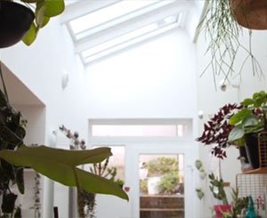 Visite : rénovation d'une maison avec un effet verrière