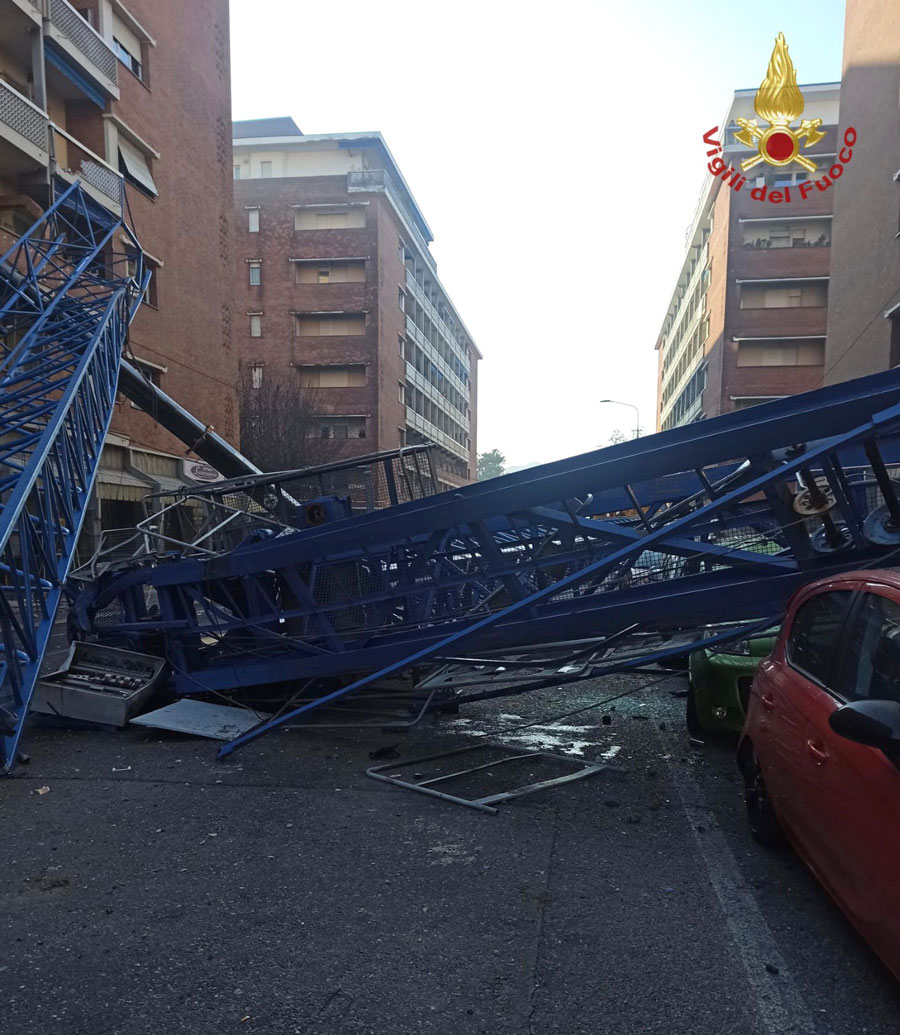 The crane collapsed in the middle of the street © Vigili del Fuoco via Twitter