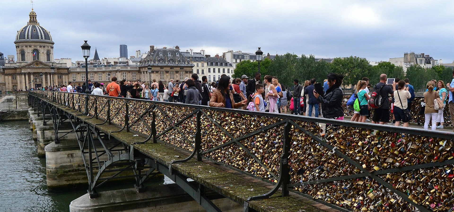 The famous Pont des Arts in Paris will be renovated in 2022