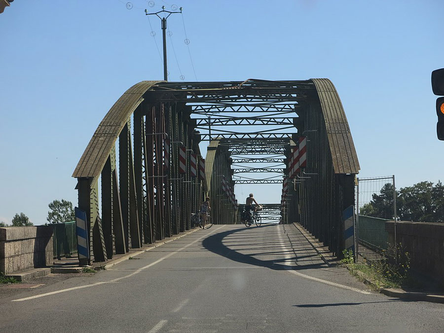Pont de Fleurville, Saône-et-Loire © Tangopaso via Wikimedia Commons - Licence Creative Commons