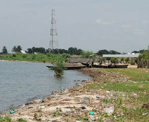 "Le lac Tanganyika vomit" : au Burundi, l'eau monte et déplace les populations