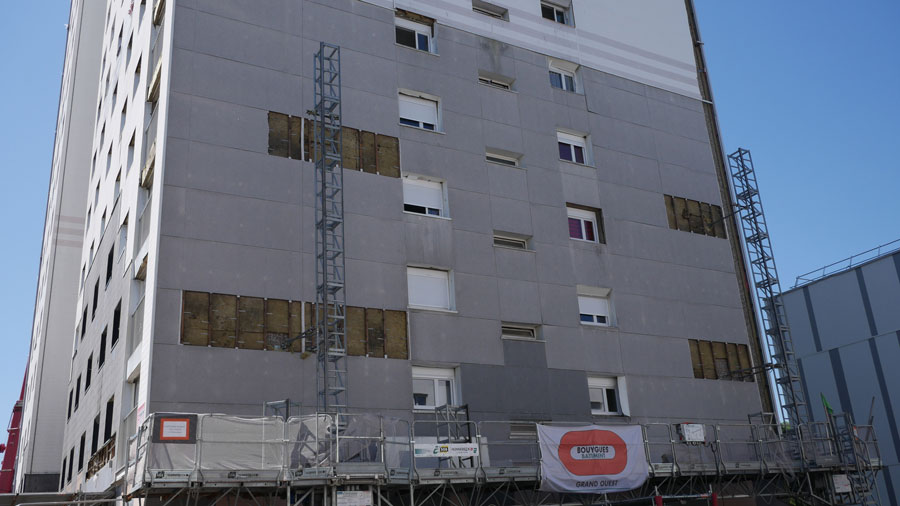 Facade of one of the buildings in Parc du Robec being renovated by Rockwool and Bouygues Construction, Darnétal © Batinfo