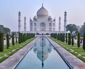 The Taj Mahal, architectural jewel of India, in the sights of Hindu fanatics