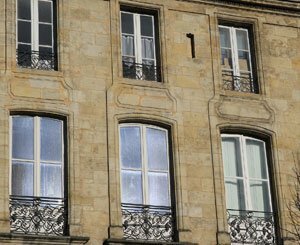 Several buildings in Bordeaux threatening to collapse urgently evacuated
