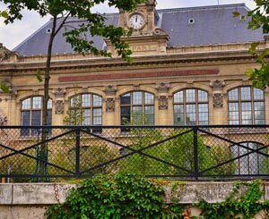 A complaint from associations for embezzlement of public funds on part of the Gare d'Austerlitz project