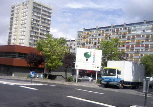 View of buildings in the Chêne Pointu housing estate, Clichy-sous-Bois / Seine-Saint-Denis © FIREMEN via Wikimedia Commons - Creative Commons License