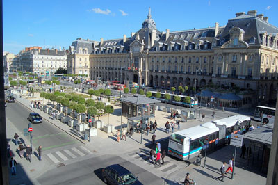 Place de la République et palais du Commerce de Rennes © Pline via Wikimedia Commons - Licence Creative Commons