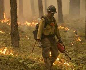 Nouvel incendie en Californie, deux morts et des milliers d'habitants menacés