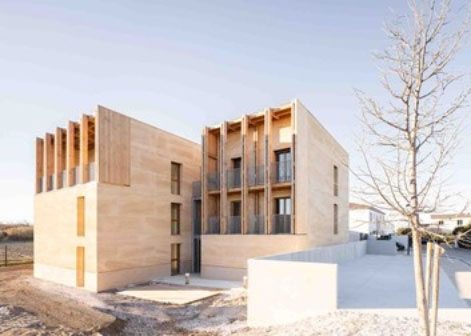 Logements intermédiaires sociaux E en pierre massive à Gignac-la-Nerthe © Grand Prix d'architectures