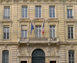Taux d'usure : manifestation de courtiers devant la Banque de France