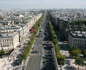 A building sold on the Champs-Elysées for a "record" amount
