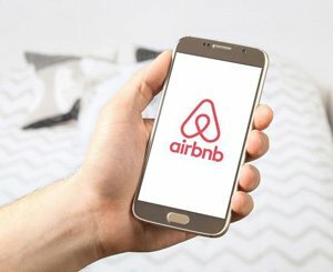 Le gouvernement veut interdire la location des "passoires thermiques" sur Airbnb