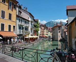 En Haute-Savoie un promoteur immobilier interdit la "location Airbnb" dans ses logements