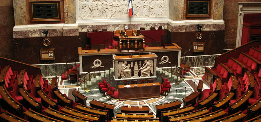Salle de l'Hémicycle à l'Assemblée Nationale, Paris © Coucouoeuf via Wikimedia Commons - Licence Creative Commons