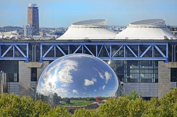 La Géode et la Cité des sciences (Parc de la Villette, Paris) © Jean-Pierre Dalbéra via Flickr - Licence Creative Commons