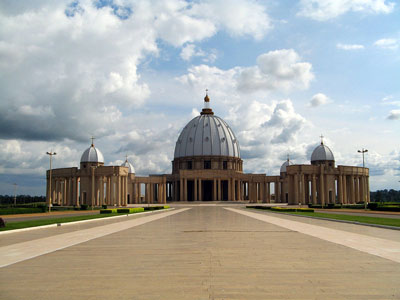 The Basilica of Our Lady of Peace in Yamoussoukro © Felix Krohn via Wikimedia Commons - Creative Commons License