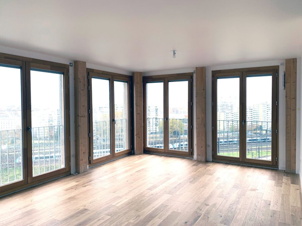 Wooden joinery of the H1 tower equipped with 40 dB soundproof glazing © Lorillard