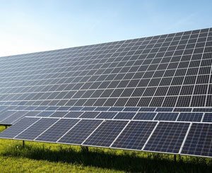 "Choose France" : 700 millions d'euros investis en Moselle dans une usine de panneaux solaires, selon Roland Lescure
