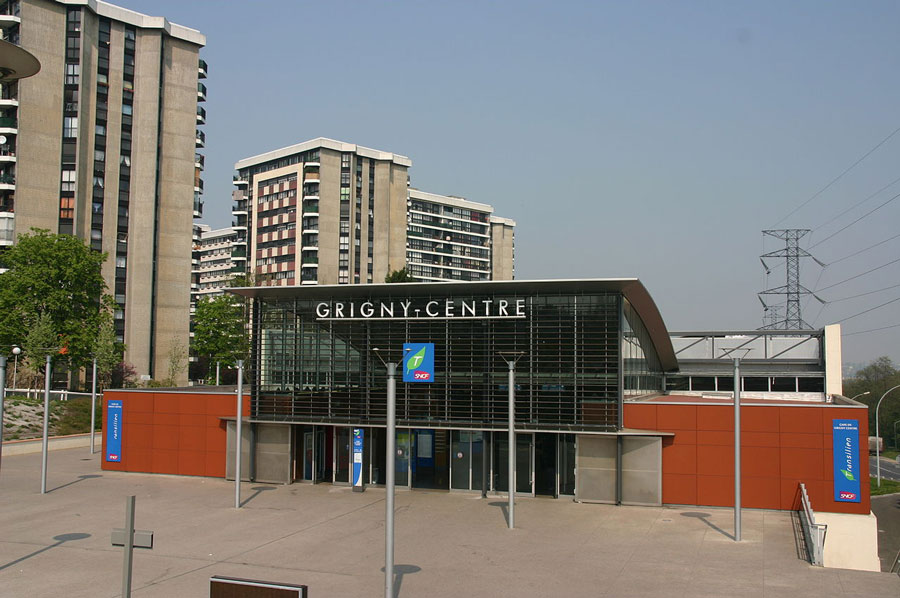 La Gare de Grigny-Centre, Grigny © poudou99 via Wikimedia Commons - Licence Creative Commons