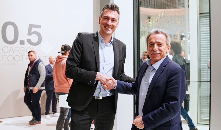 Bruno Mauvernay (left), general manager of the Glass Facades Business Unit of Saint-Gobain and Henri Gomez (right), vice-president of Hydro Building Systems